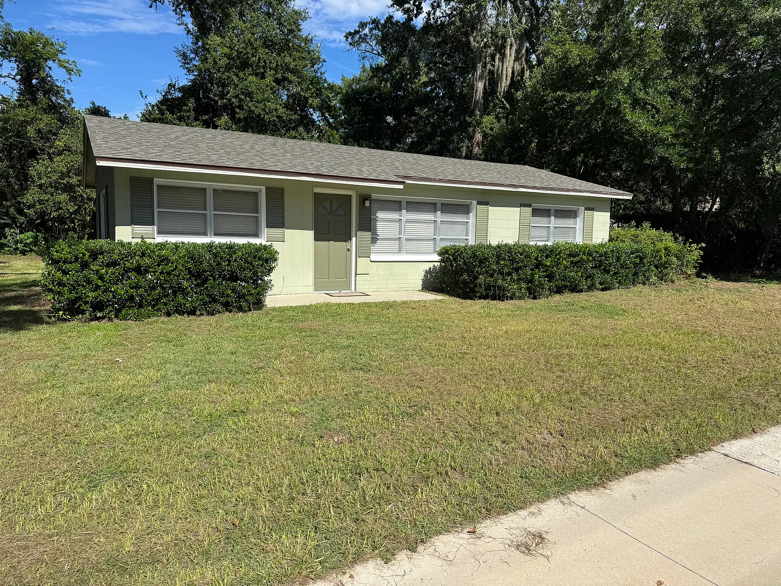 3 bed, 960 sqft, $1,700 — Photo 1