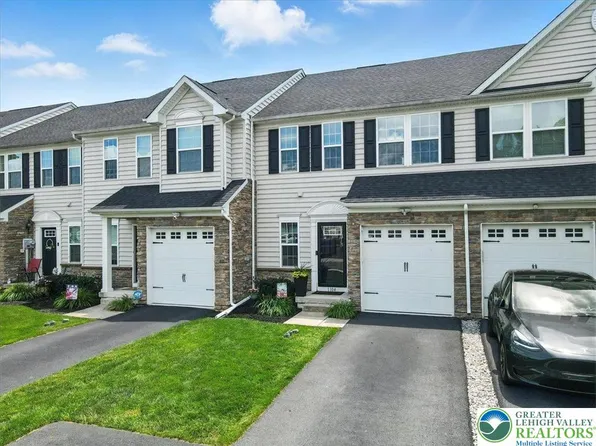 1104 Westminster Dr, Breinigsville, PA 18031