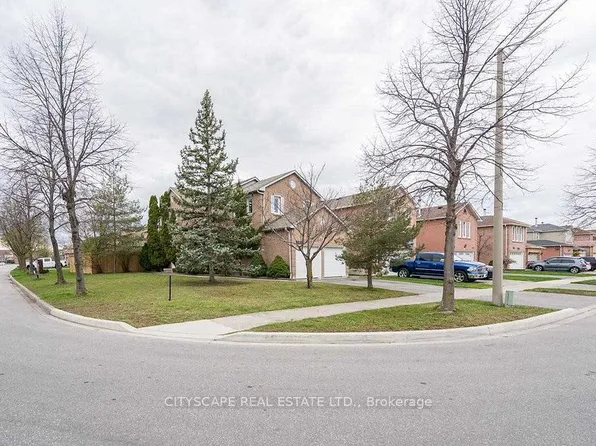 3207 Pebblewood Rd, Mississauga, ON L5N 6P5