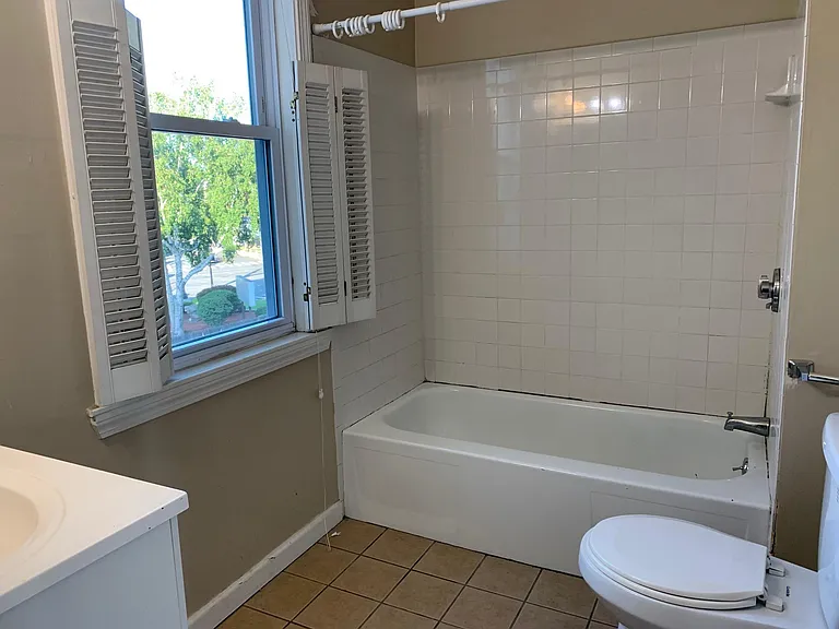 107 Linden St #2 — Photo 5