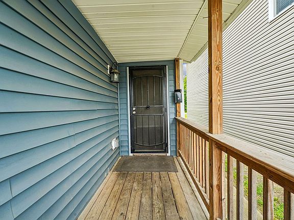 5th image of 125 Avondale Ave