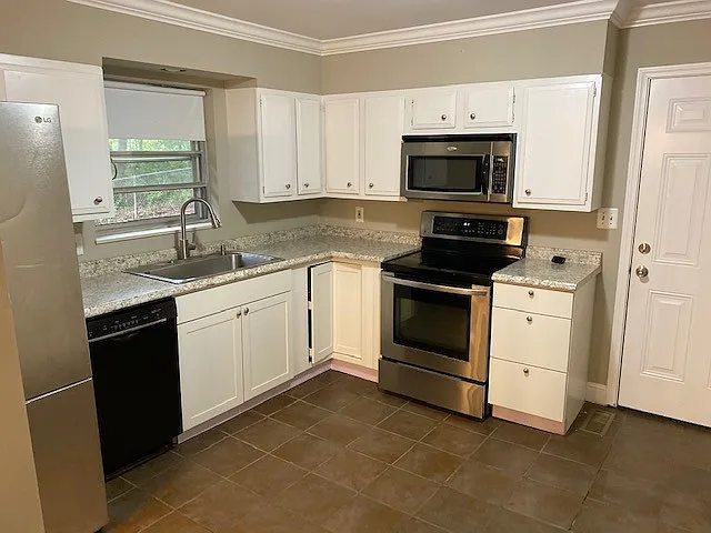1701 Kemper Ln — Photo 6