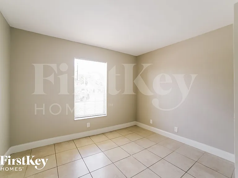 341 NE 34th Ct — Photo 13