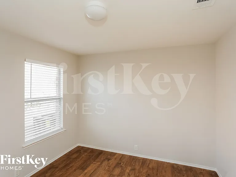 316 Meagan St — Photo 13
