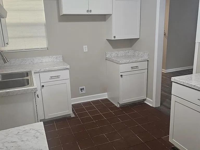 1725 Claire Ave — Photo 7