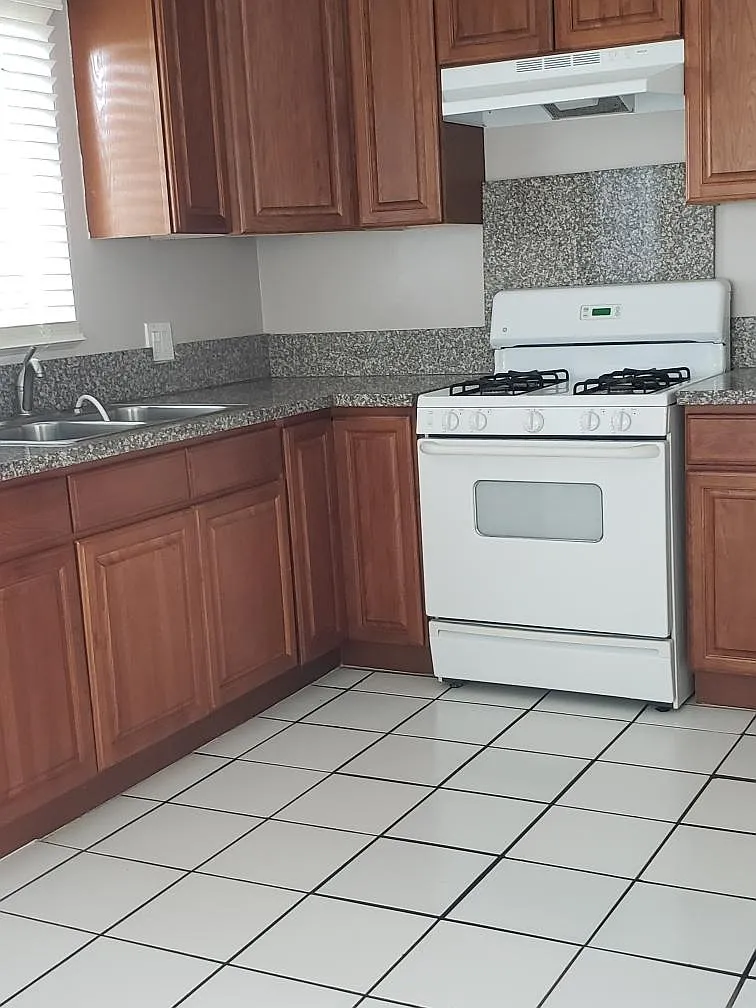 11943 Truro Ave — Photo 4