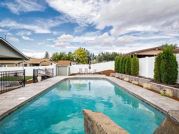 Heated In-ground Pool