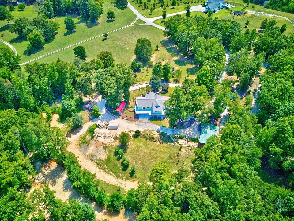 1st image of 300 Chastain Hill Rd
