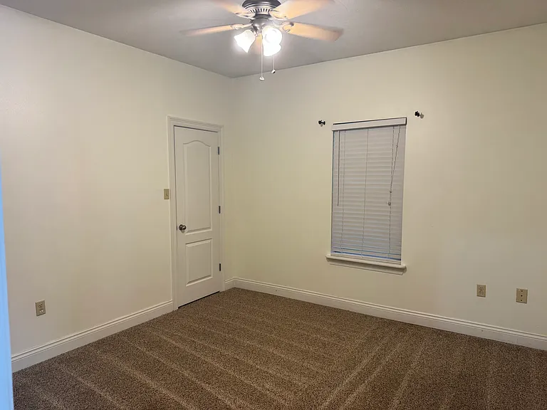 1050 Gage Dr — Photo 32