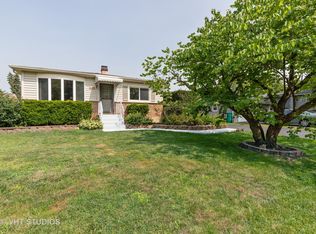 687 Pierce Ct, Grayslake, IL 60030