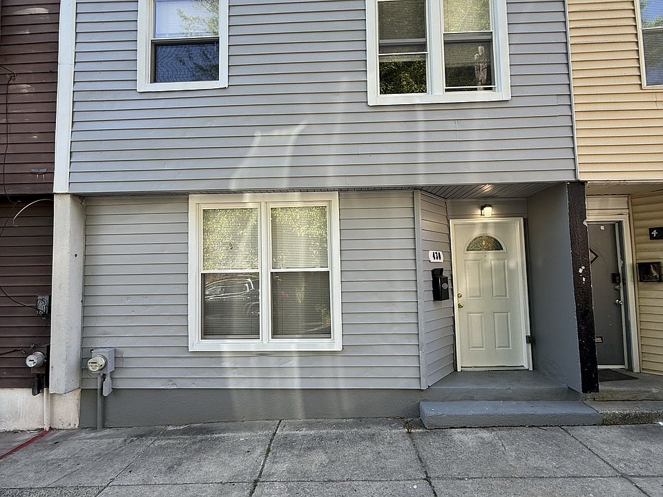 1st image of 430 Mechanic St