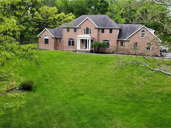 894 Park Blvd W, East Liverpool, OH 43920