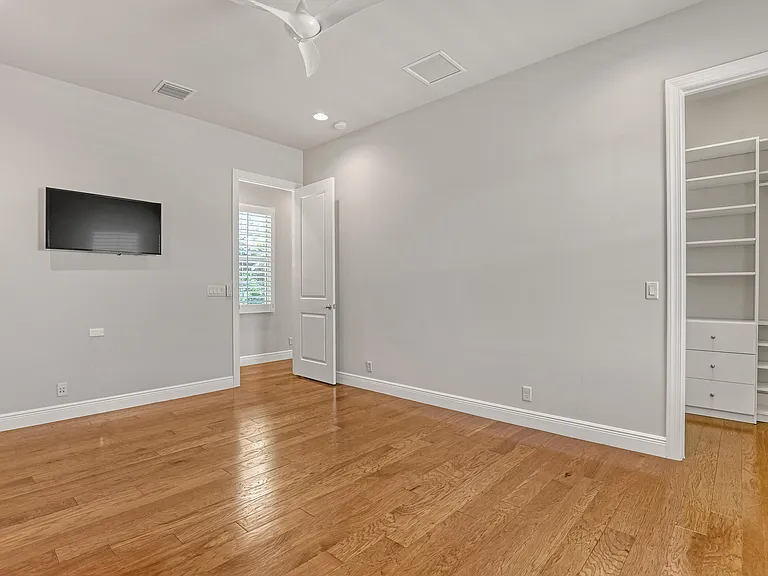 6464 Bellamalfi St — Photo 55