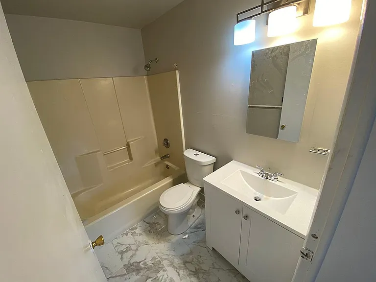 316 Littleton Ave — Photo 4