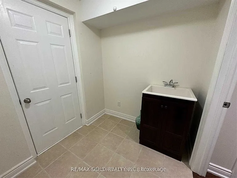 449 Meadowridge Ct #BASEMENT — Photo 17