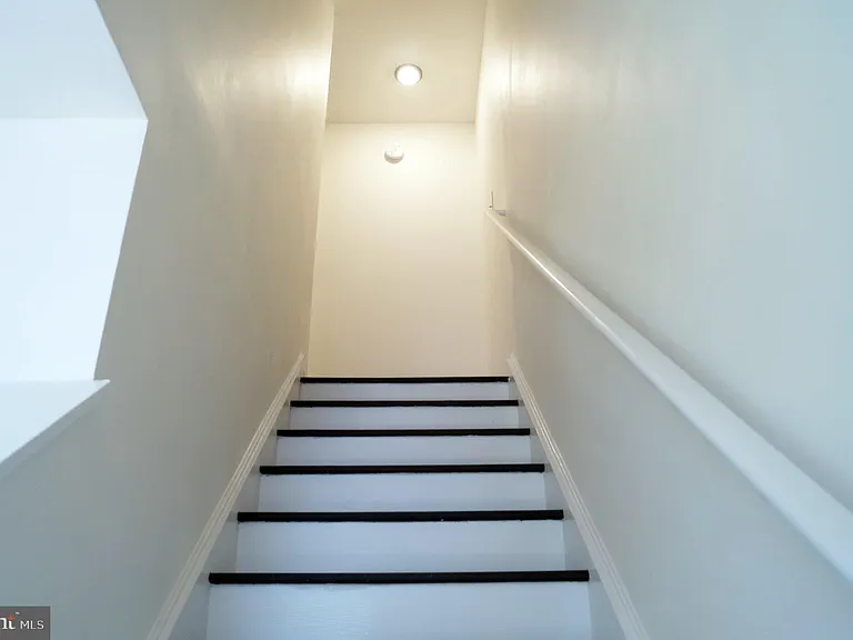 402 Forest Ct — Photo 20
