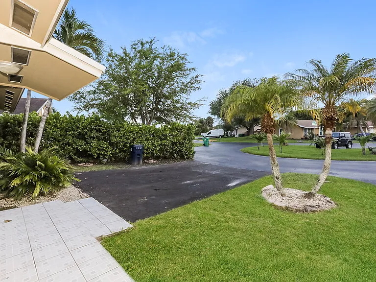 4205 SW 137th Ct — Photo 20