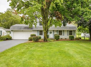 16 S Ridge Trl, Fairport, NY 14450