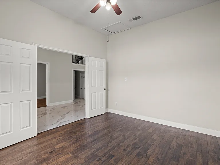 2318 Hillgrove Ct — Photo 4