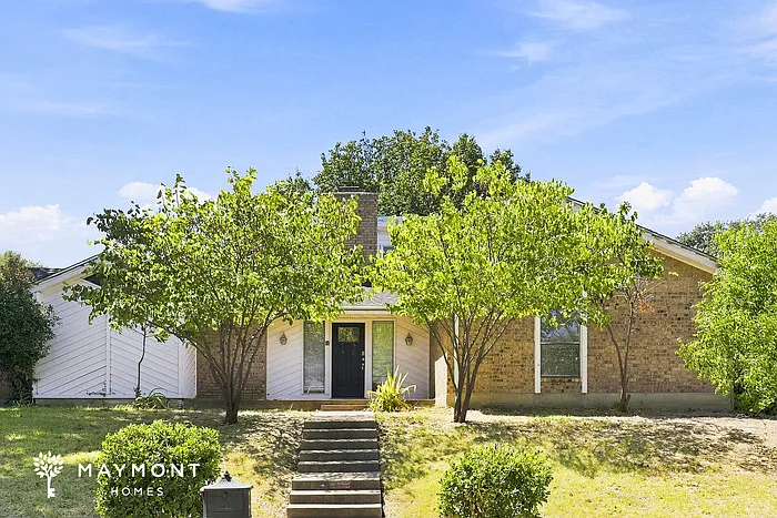 1833 Wisteria Dr