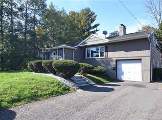 5 Russell Ln, West Hartford, CT 06117