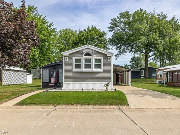 12 Sycamore Dr, Olmsted Falls, OH 44138