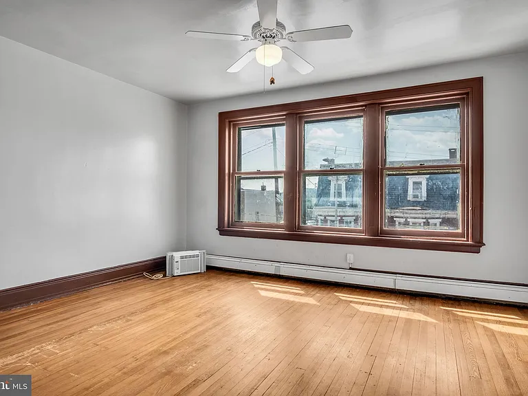 727 E Market St — Photo 21