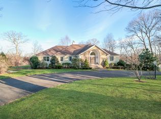 664 Galloping Hill Rd, Fairfield, CT 06824