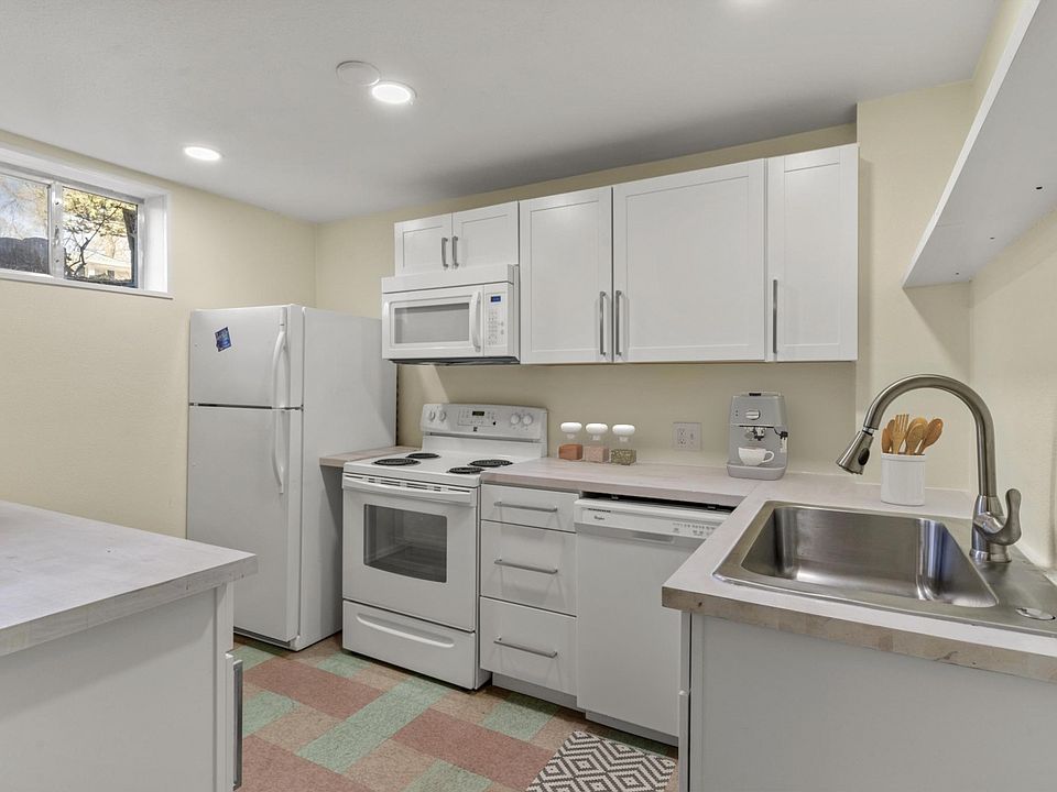 2nd image of 224 W Navajo St #B
