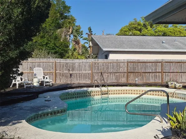 11738 96th Pl, Seminole, FL 33772