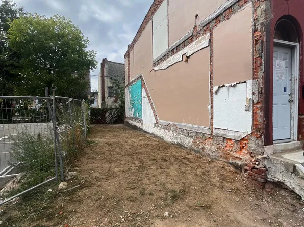 2352 Turner St, Philadelphia, PA 19121