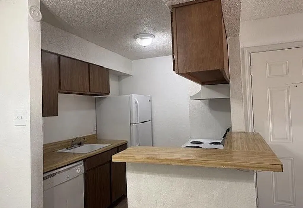 1 bed, 1.0 bath, 660 sqft, $975 — Photo 3