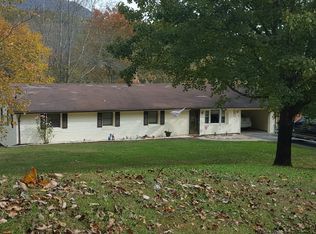 927 Old School House Rd, Ararat, VA 24053