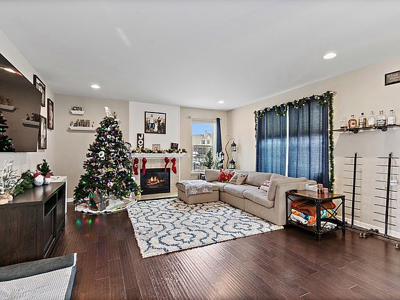 5th image of 8913 Pearsall Dr