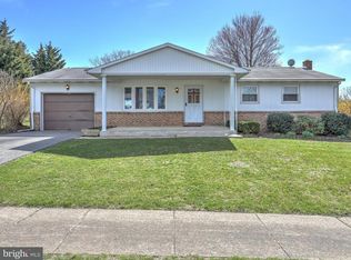 16 Malvern Dr, Manchester, PA 17345