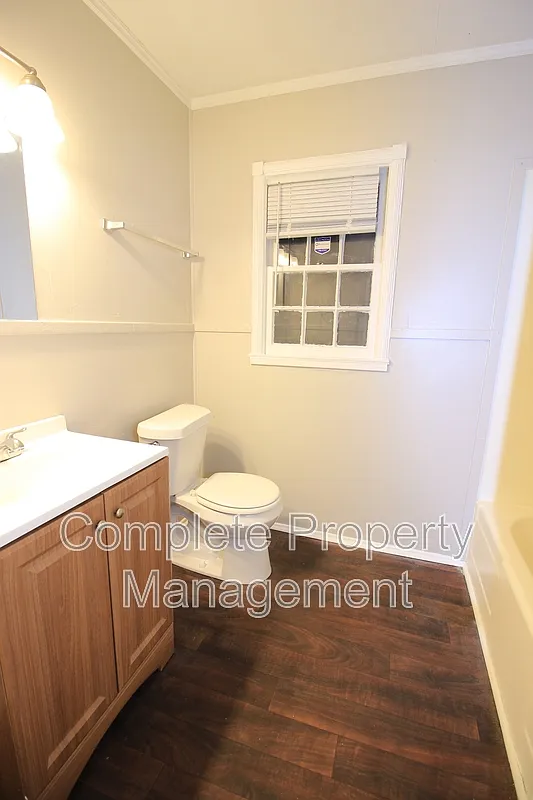 2 bed, 1.0 bath, $900 — Photo 4