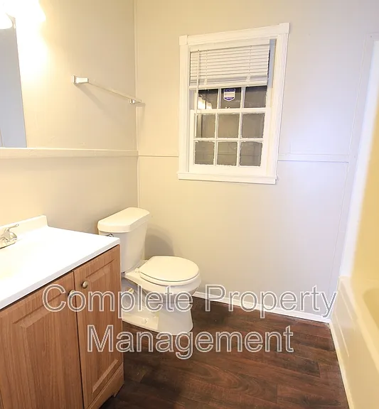 449 7th St W #1 — Photo 4