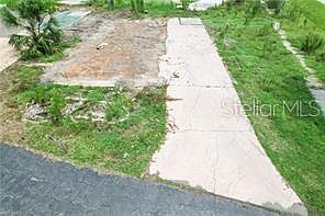 1st image of 105 Oak Ln #105