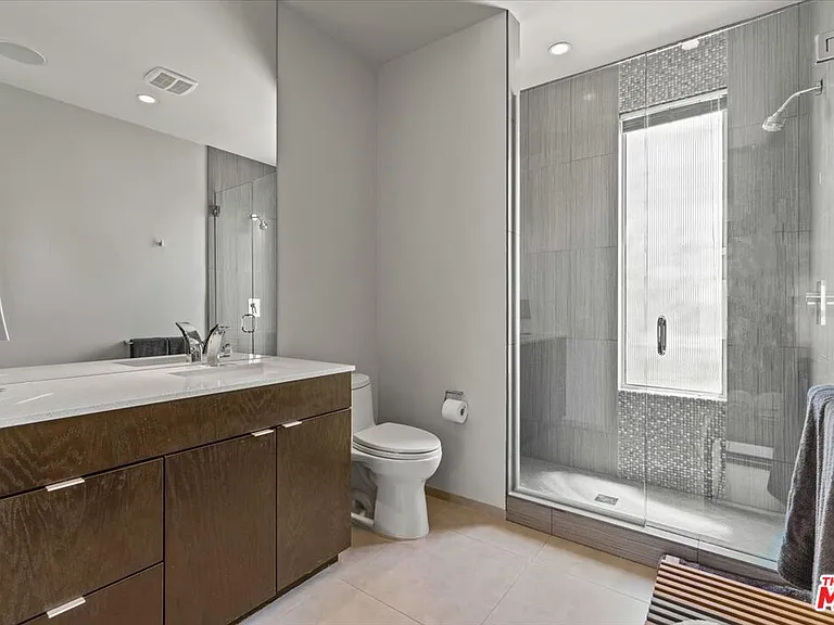 1175 Los Robles Dr — Photo 45