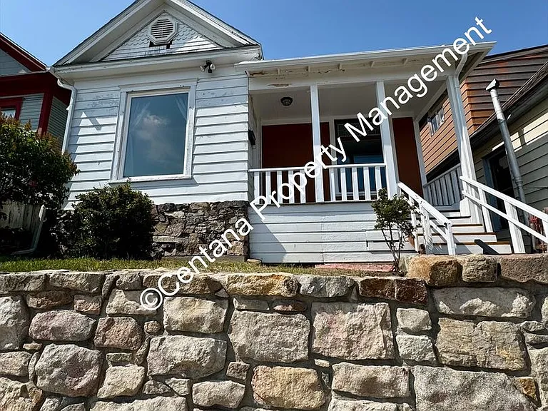 917 W Woolman St — Photo 1