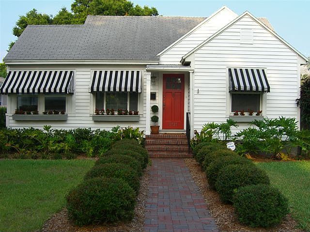 2737 10th St. N - Front Yard