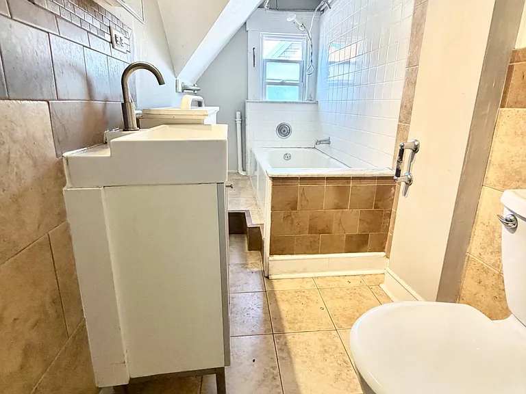 64 Stanley St #3AA — Photo 5