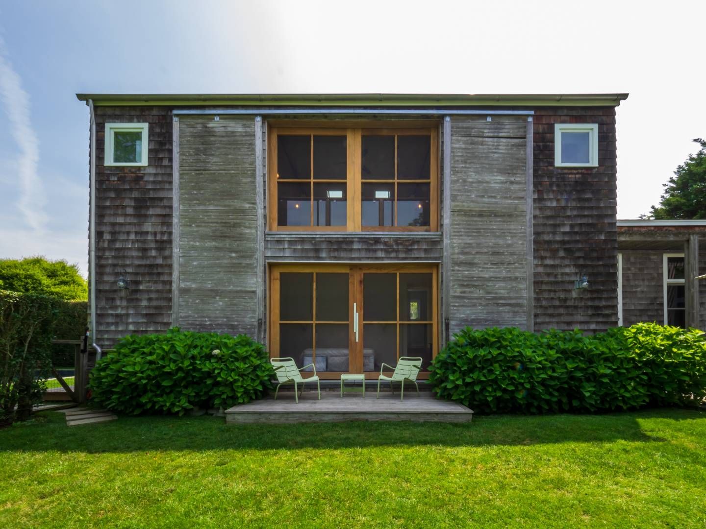  Primary Suite (above) Guest Suite (below)