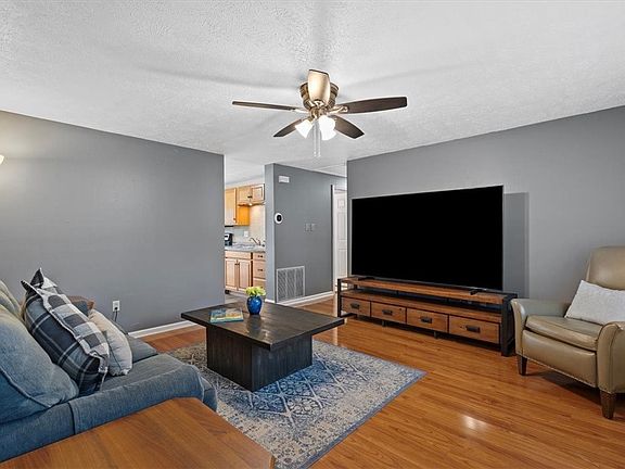 4th image of 5223 Elmwood Dr