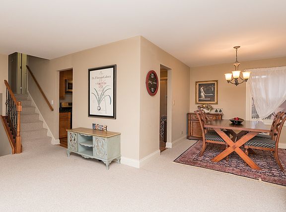 5th image of 1375 Coral Reef Way