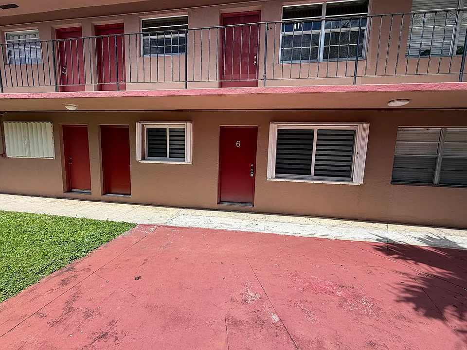 1281 W 29th St #6