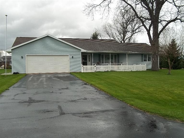 1st image of 2440 Woodlawn Ln