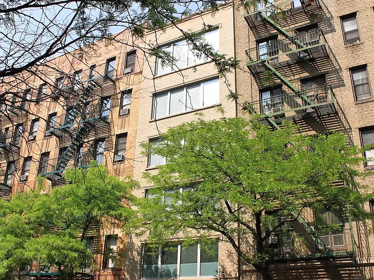 459 W 44th St #C — Photo 47