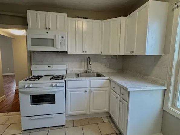 13 Norfolk St APT 3, Worcester, MA 01604