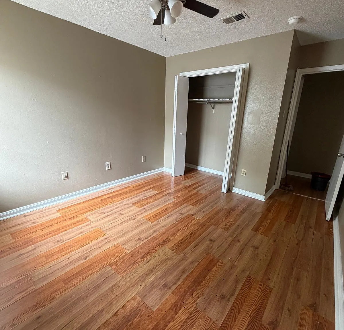 2 bed, 1.5 bath, 1400 sqft, $1,100 — Photo 4